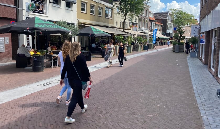 <p>• De Voorstraat behoort tot het kernwinkelgebied van Woerden.</p>  