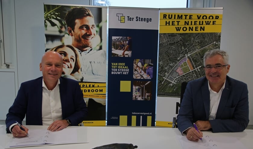• Hans ter Steege en wethouder Arjan Noorthoek ondertekenden vrijdag een intentieovereenkomst. Dit voor een onderzoek naar woningbouw op de locatie Watermolenlaan 1.