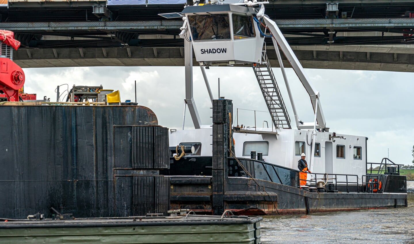 Aanvaren ponton bij de Viaanse boogbrug. 