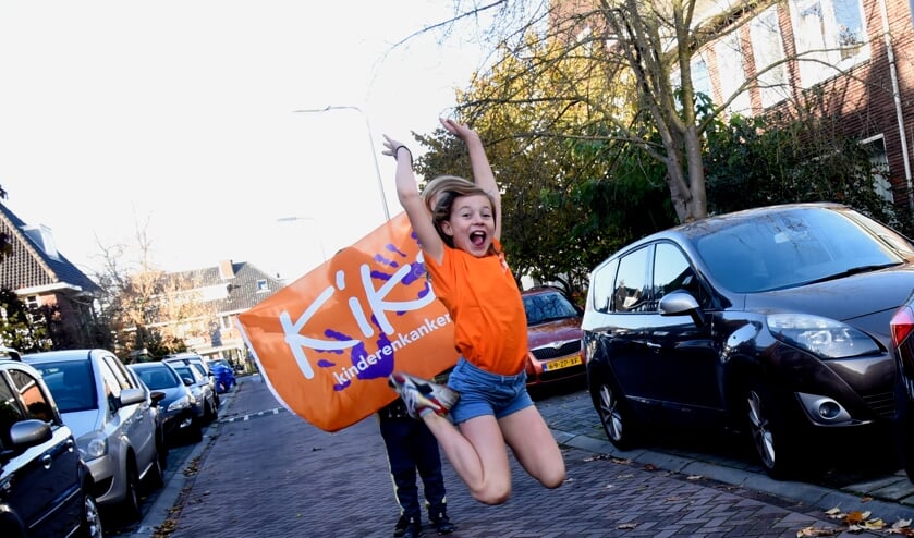 <p>• Lise Blauwendraat springt een gat in de lucht voor haar actie voor KiKa</p>