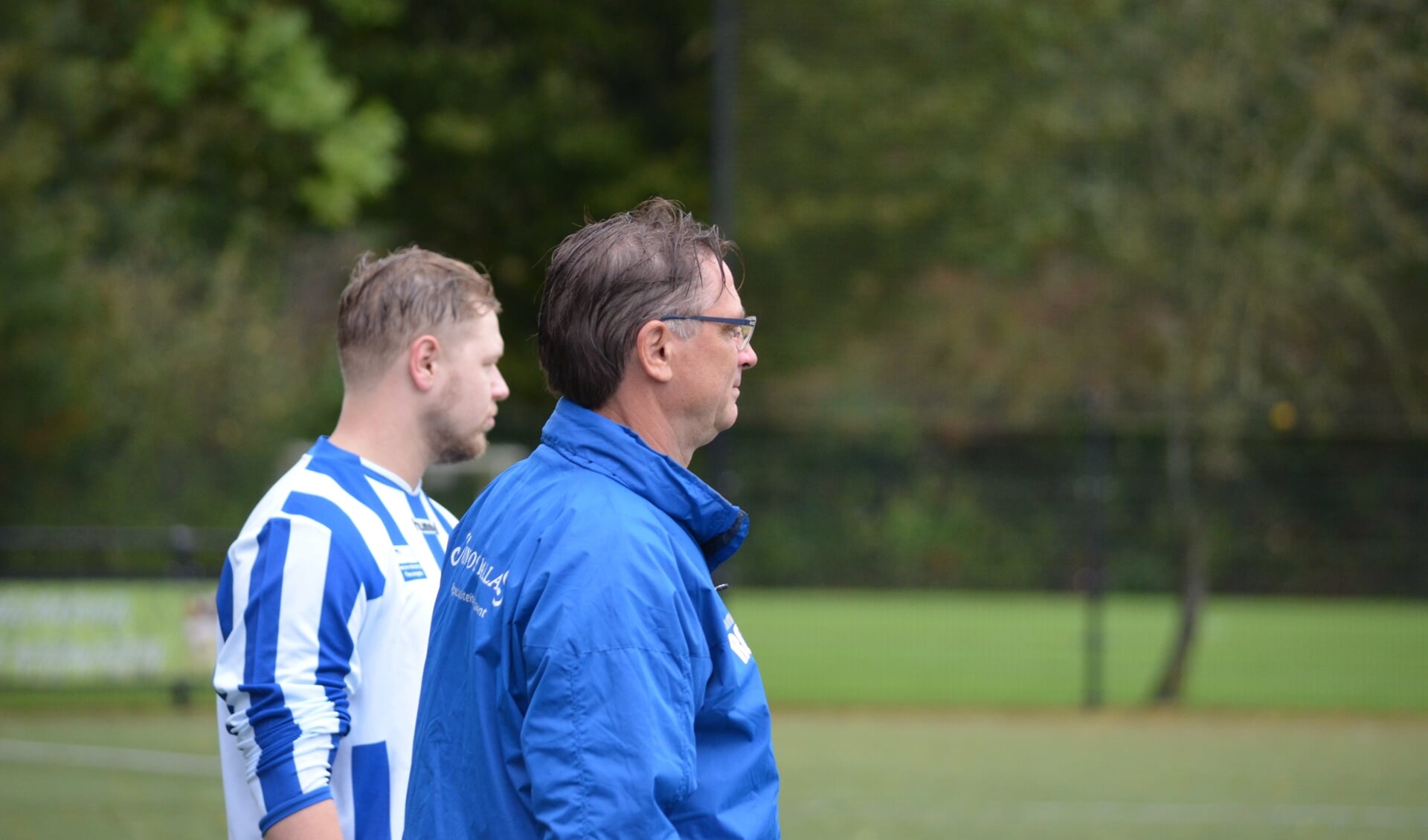 Trainer Ronald Cornet (rechts) maakt na dit seizoen de overstap van VSV Vreeswijk naar Zwaluwen Utrecht.