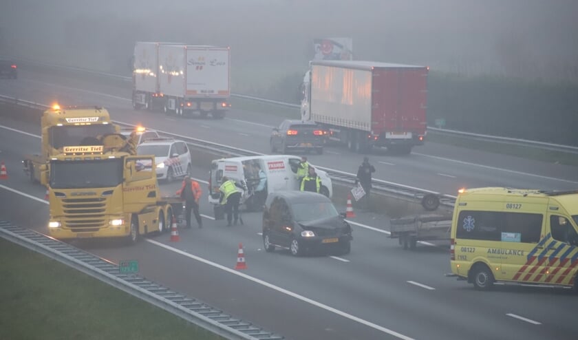 <p>De A15 richting Rotterdam was door het ongeval geruime tijd geblokkeerd.</p>