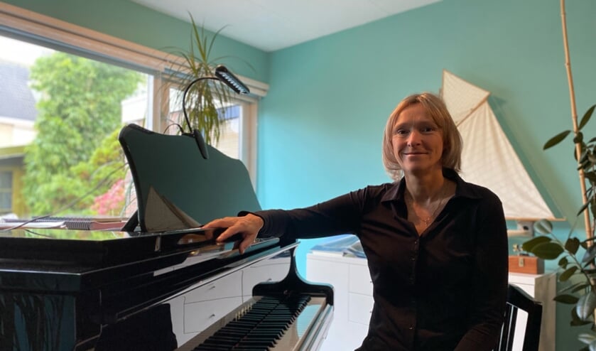 • Arline Huizer doceert volgens de Suzukimethode.