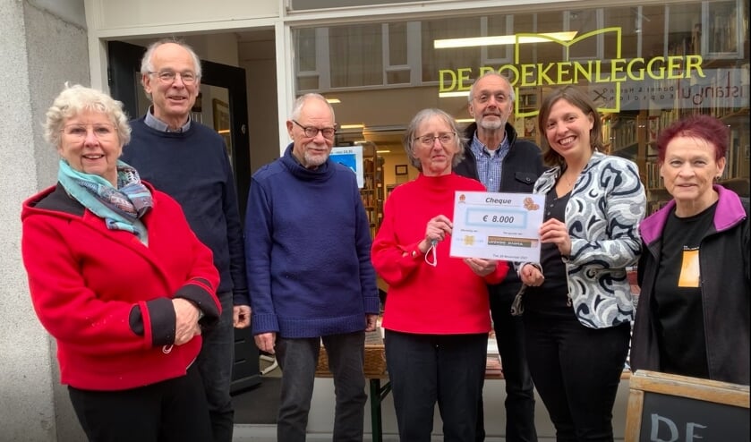 <p>De Boekenlegger overhandigde zaterdag een cheque van 8000 euro aan Upendo Daima.</p>