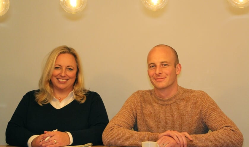 <p>• Tamar Conradi en Paul Keizer initiatiefnemers van de voorstelling ‘Geef het licht door’.</p>