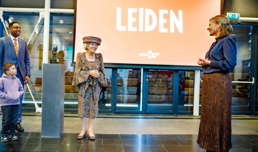 • Prinses Beatrix maakt de winnaar bekend.