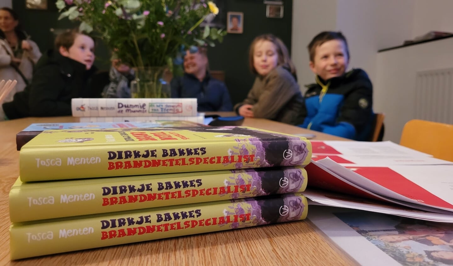 • Voor alle winnaars lag het boek Dirkje Bakkes, brandnetelspecialist klaar. 