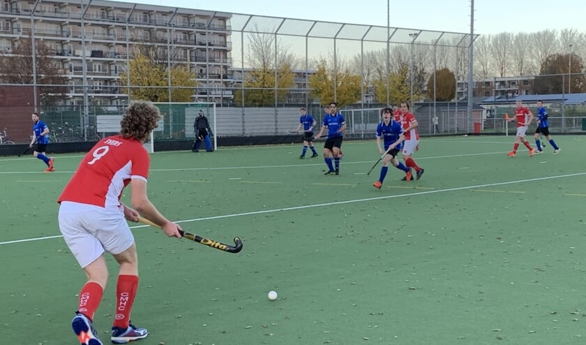 Evers (hier aan de bal) was goed voor 2 doelpunten