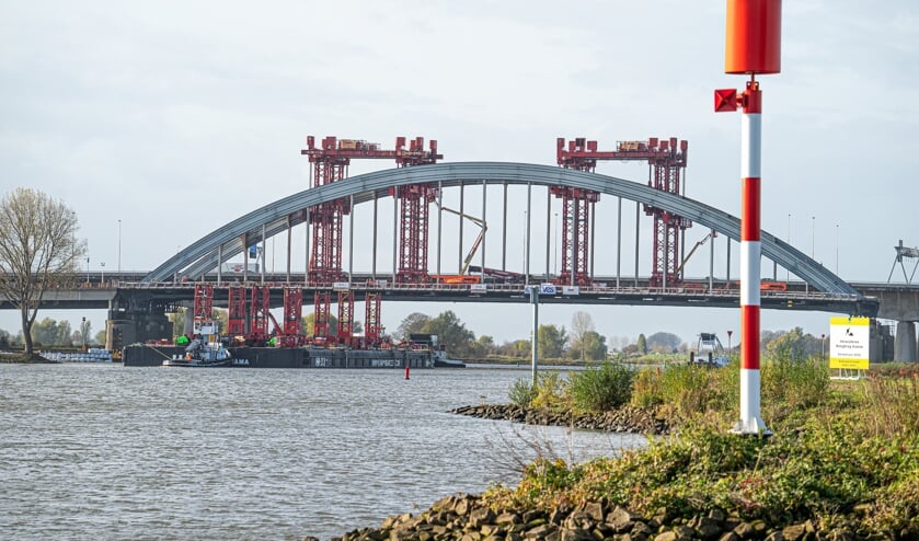 Aanvaren ponton bij de Viaanse boogbrug.