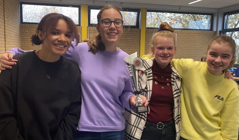 • Fleur, Evi, Nikita en Ninthe uit klas 1Q maakten de mooiste poster.