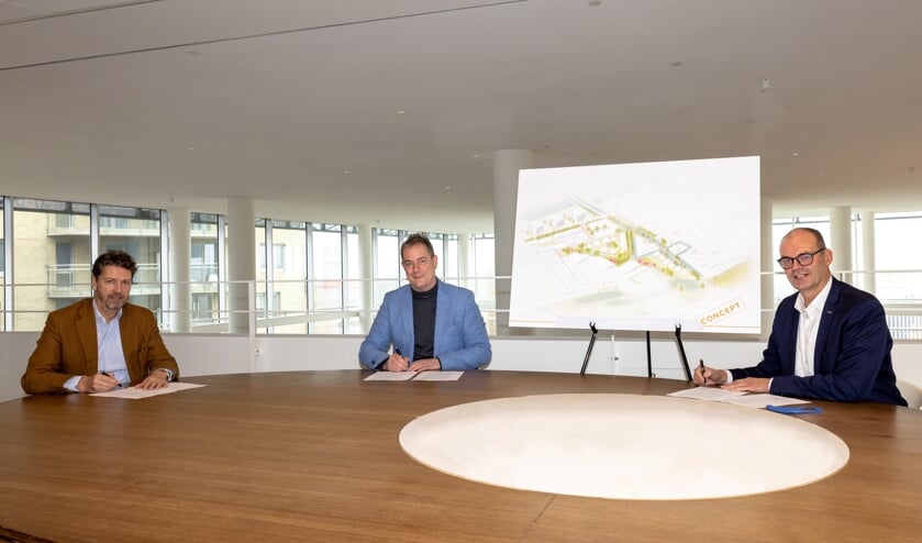 Van links naar rechts: Lex van der Grunt (Bestuurder Altrecht), Hans Adriani (wethouder gemeente Nieuwegein) en Gerrit Jan Otterman (Ontwikkelmanager Conceptwoningen VORM).