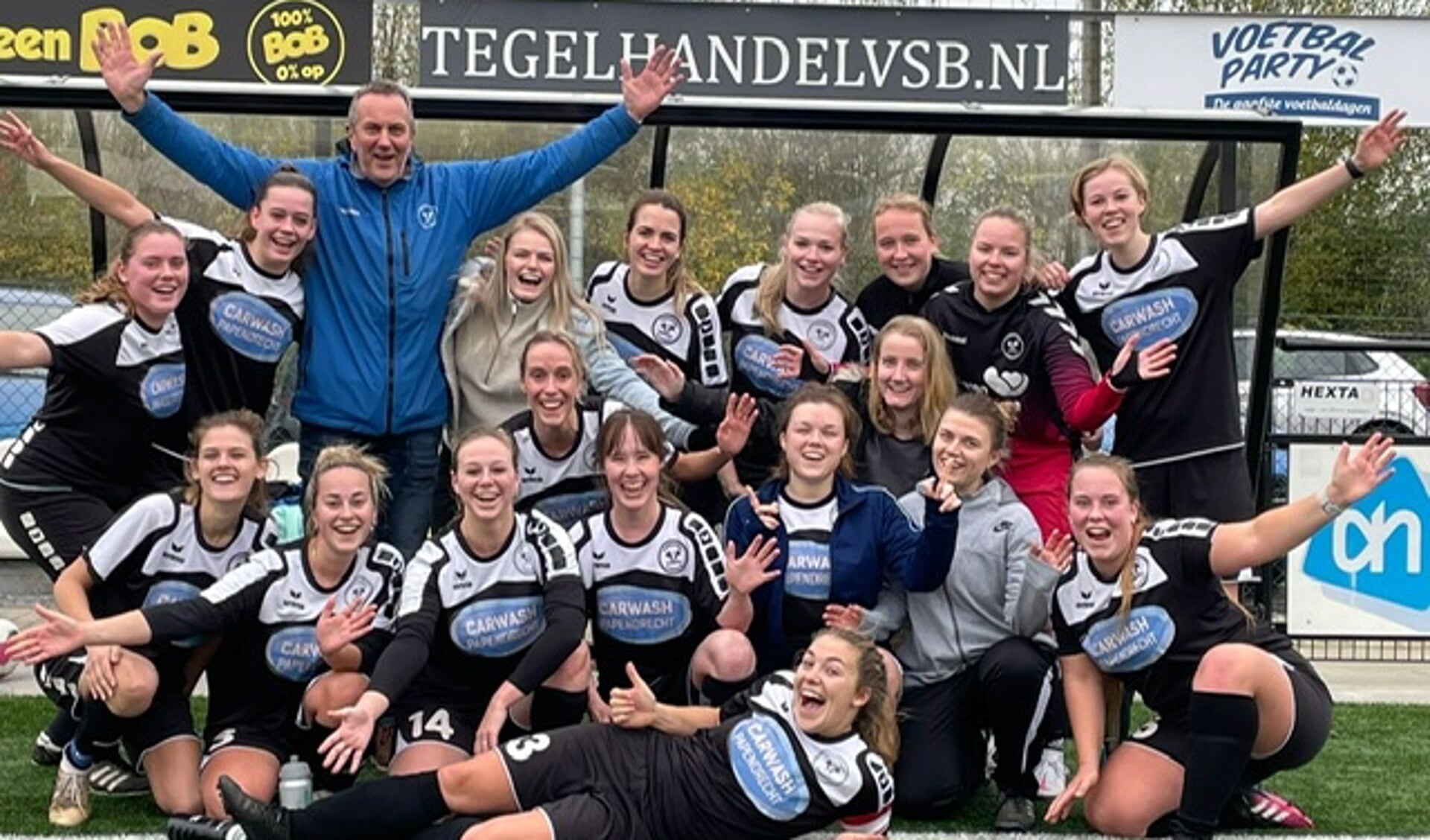 • Het damesteam van VV Drechtstreek.