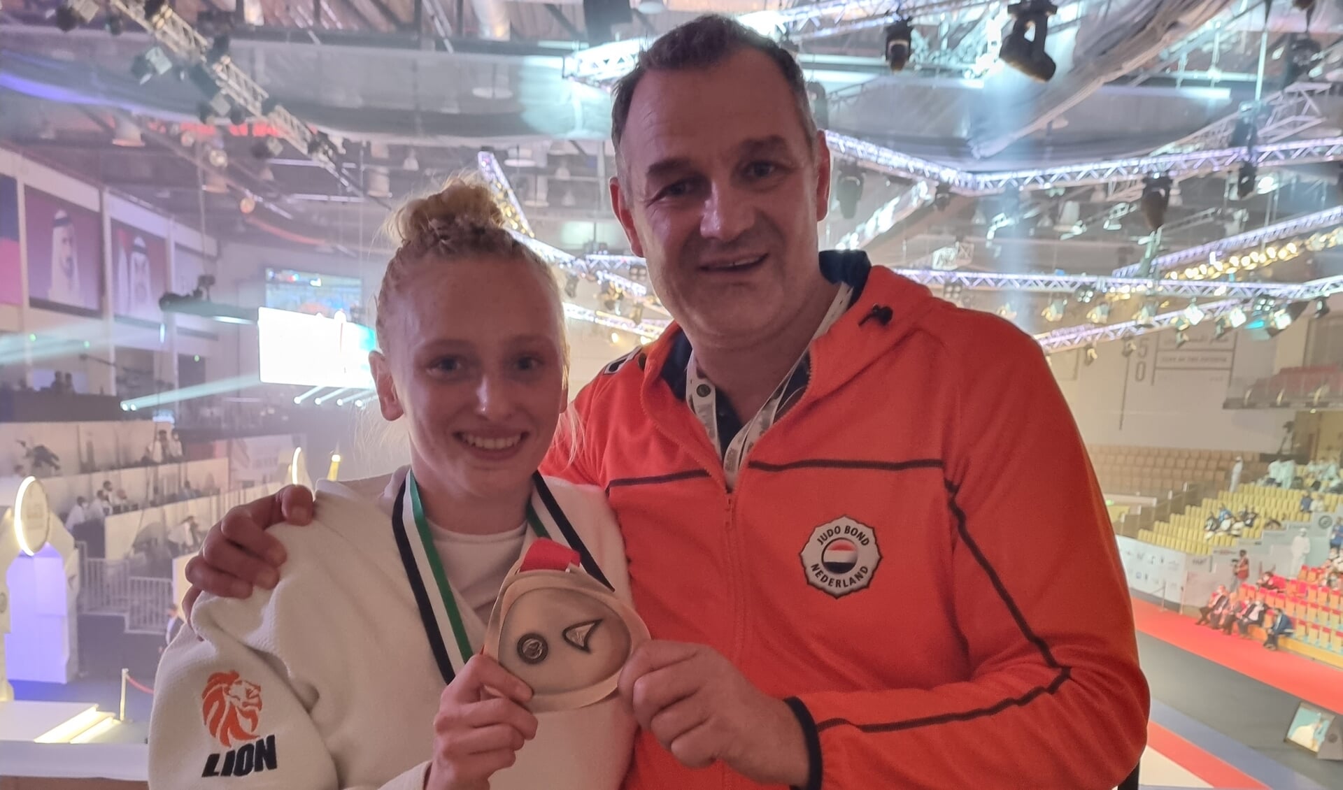Genevieve Bogers met haar bronzen plak op het wereldkampioenschap jiu-jitsu in Abu Dhabi.