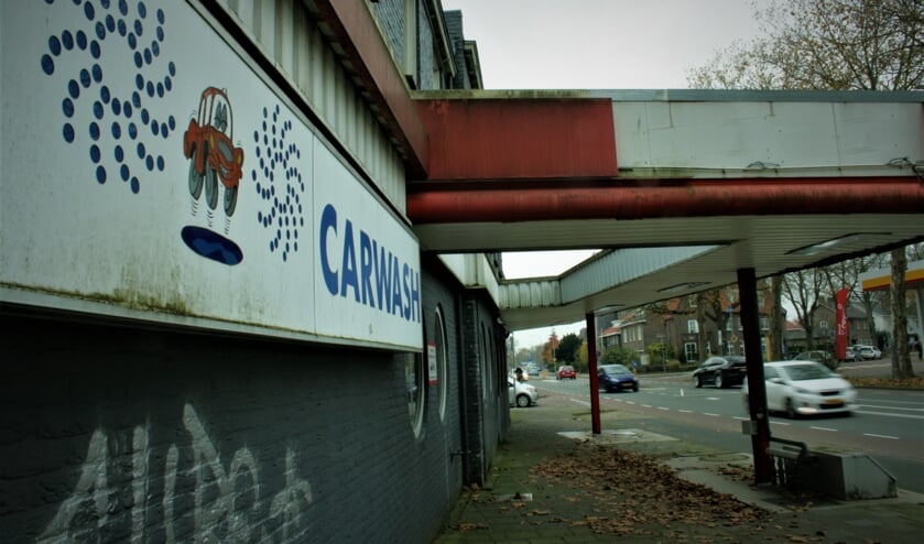 <p>Het karakteristieke pand van Van Dijkhuizen aan de Veemarkt maakt binnenkort plaats voor zeven appartementen.</p>