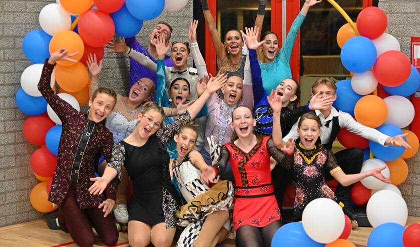 <p>De dolblije rolschaatsers van KRC Rolling.</p>