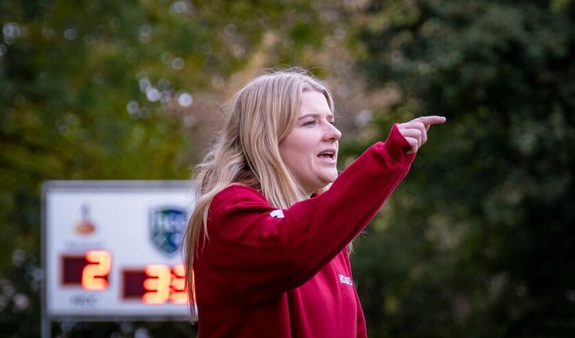 Anouk van Adrichem: coach en keepster van HC Capelle.