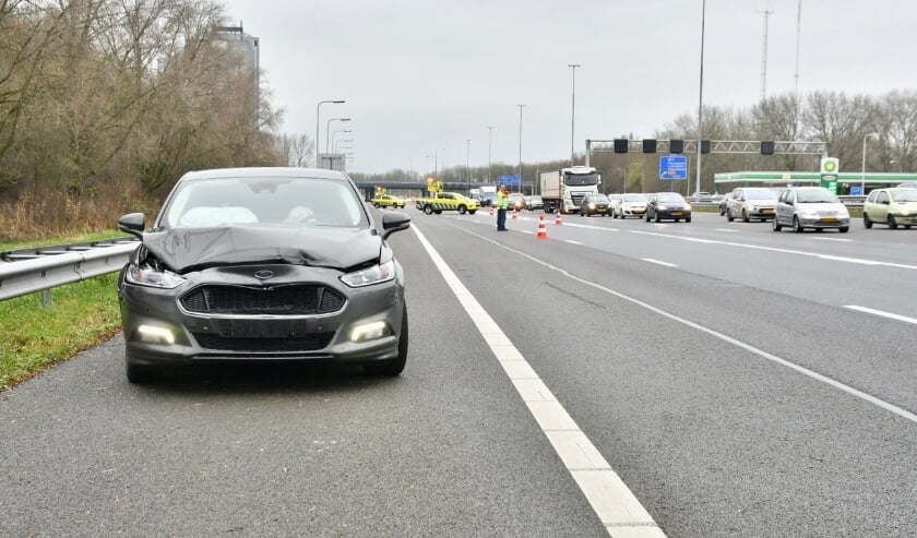 <p>&nbsp;Op de A2 bij Nieuwegein zijn zondagmiddag twee auto op elkaar gebotst. </p>  