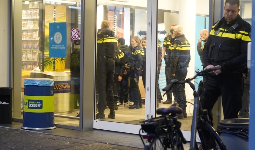 <p>De politie houdt vier overvallers aan.</p>