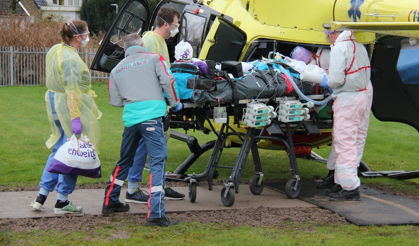 • Een traumahelikopter bracht vrijdagochtend een IC-patiënt over naar een ziekenhuis in Duitsland. 