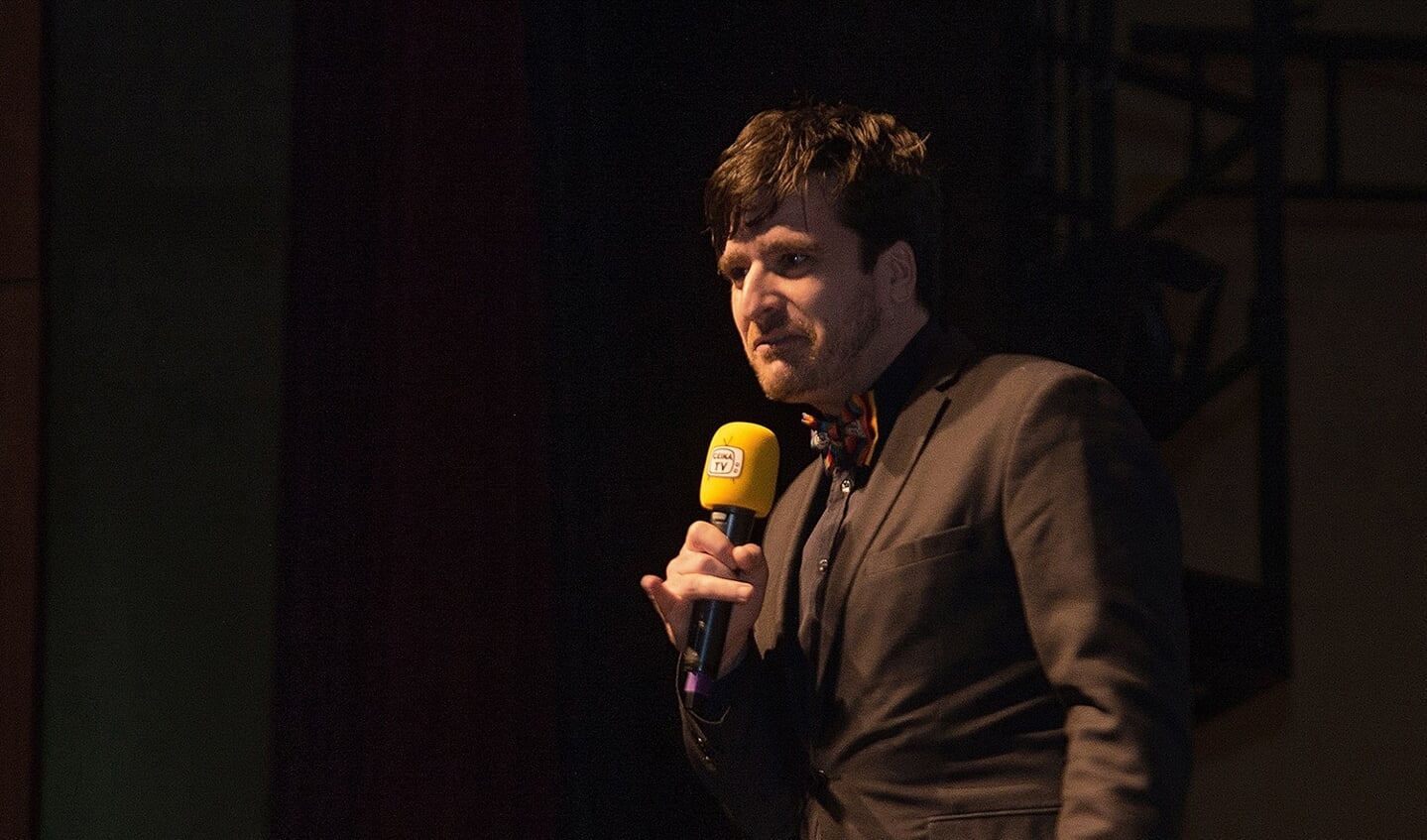 Oscar Kocken (presentator/theatermaker).