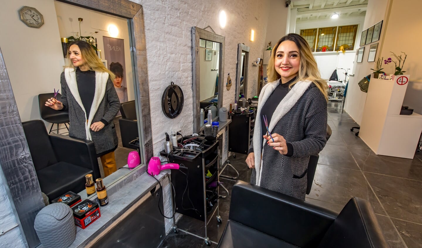 • Roya Alaf van M2 Beauty House in haar nieuwe salon in de Tielse Weerstraat. 