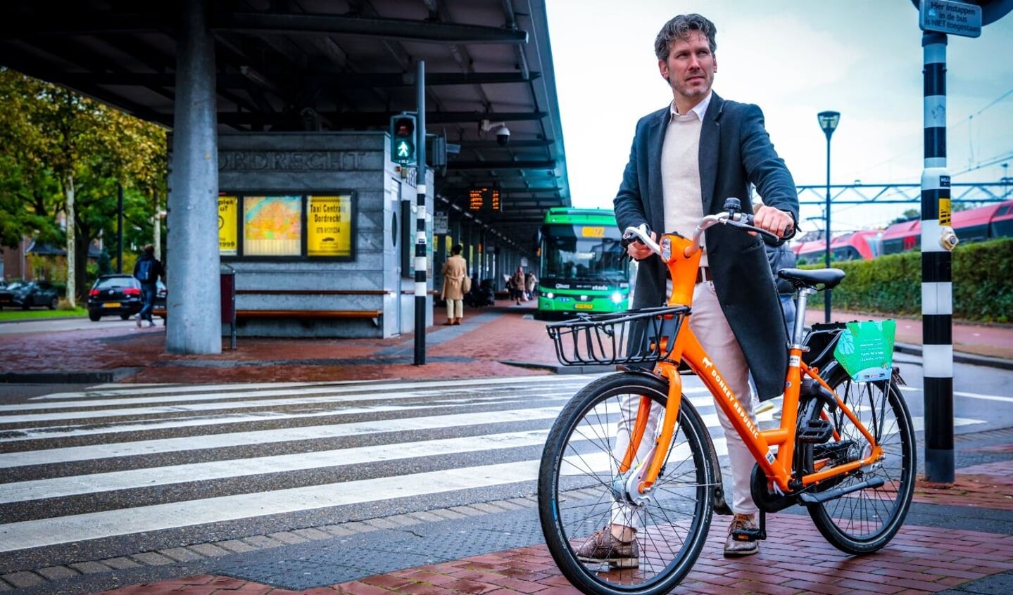 • De oranje Donkey Republic deelfiets, zoals die in Papendrecht gaat rijden.