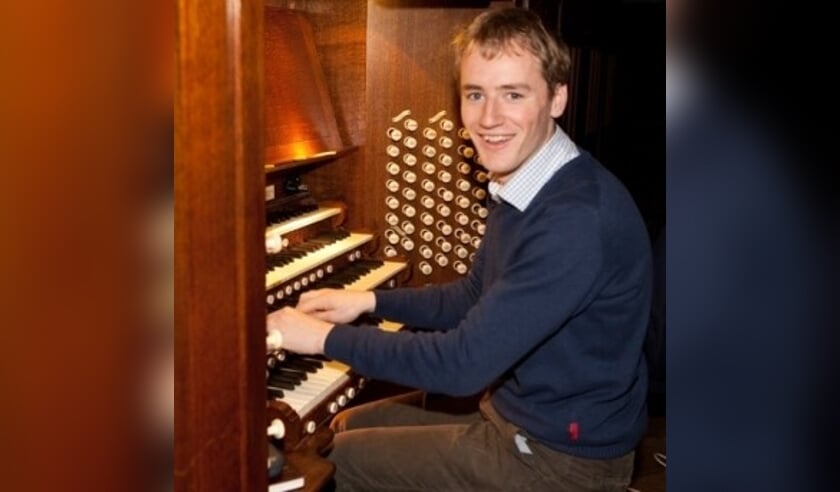 • Organist René Troost.