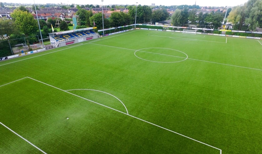 <p>Voetbalcomplex Spirit in Ouderkerk gaat in de avond op slot na vernielingen.</p>