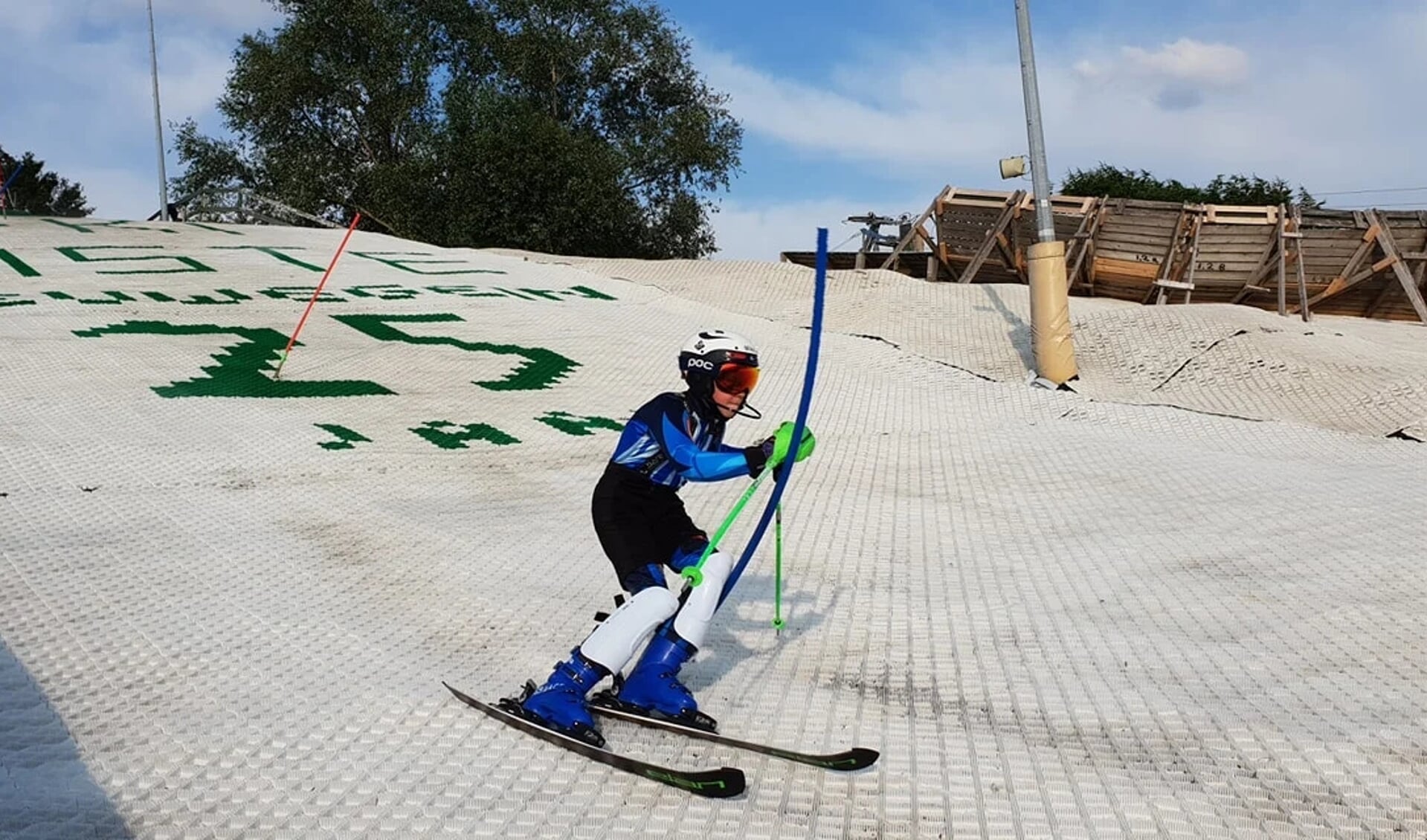 Bij Skipiste Nieuwegein kunnen jongeren tijdens de Wintergames gratis skiën.