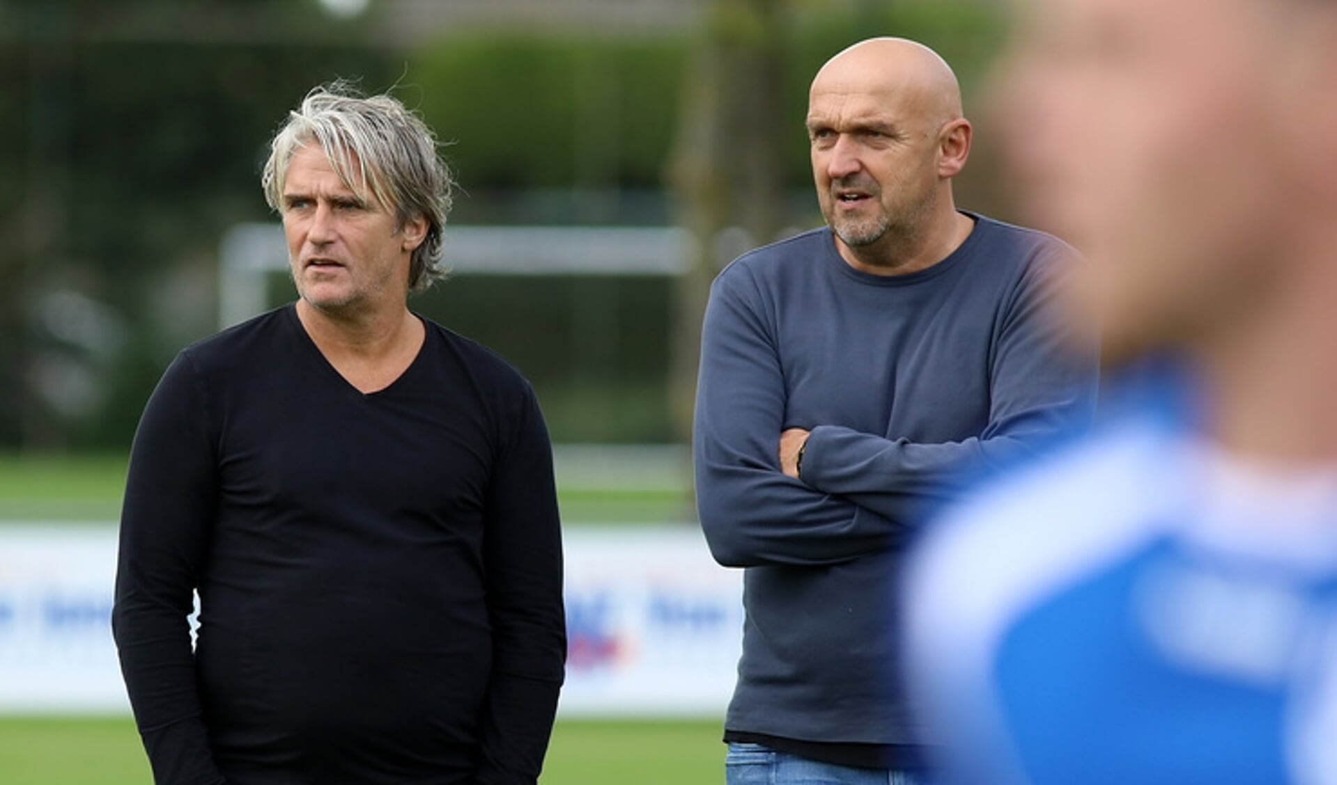 • Leon Elands (l) heeft weer voor een seizoen bijgetekend op sportpark Schoonzigt.