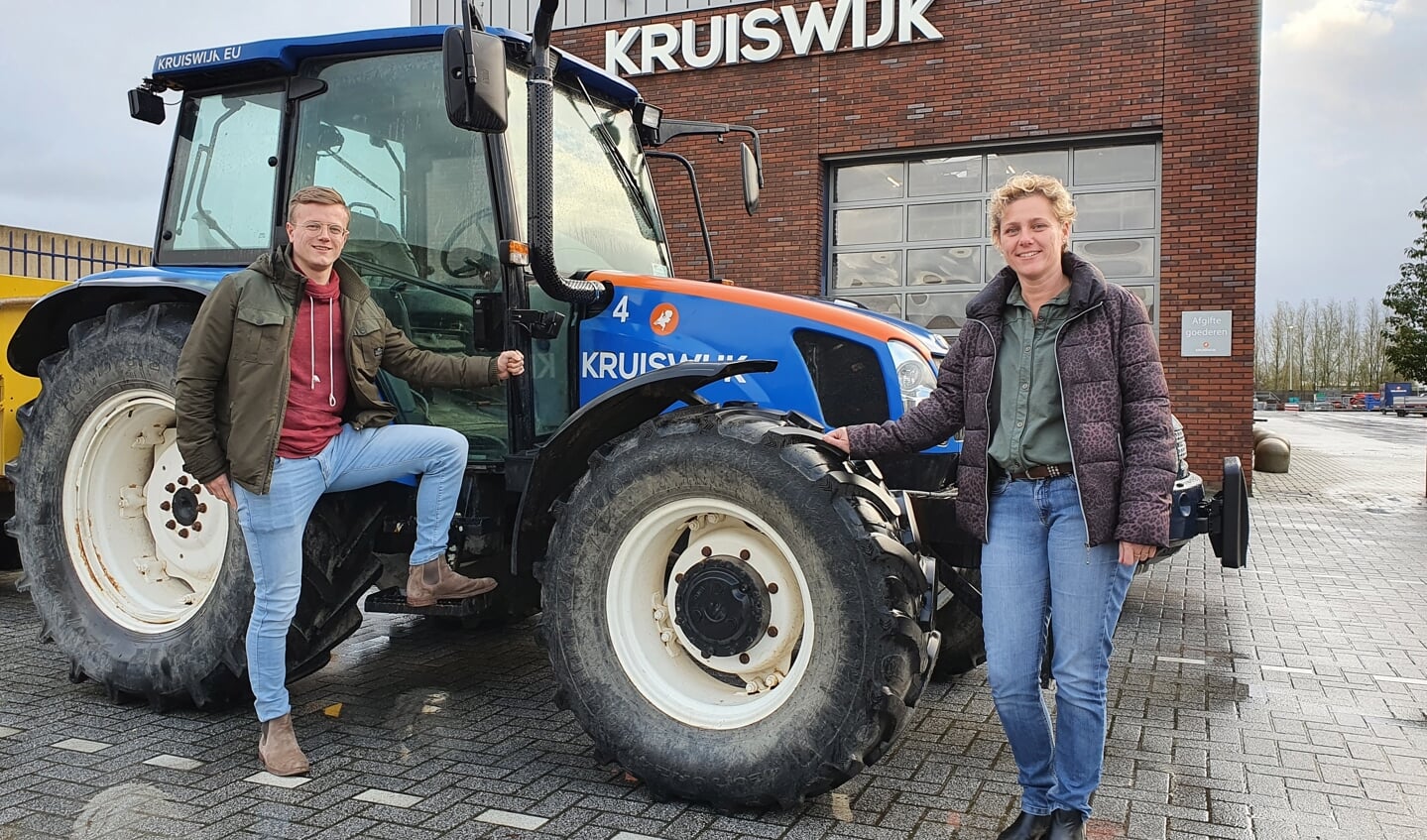 • Camille Stouthart (l) en Christa Teeuw bieden jongeren toekomst bij Kruiswijk.