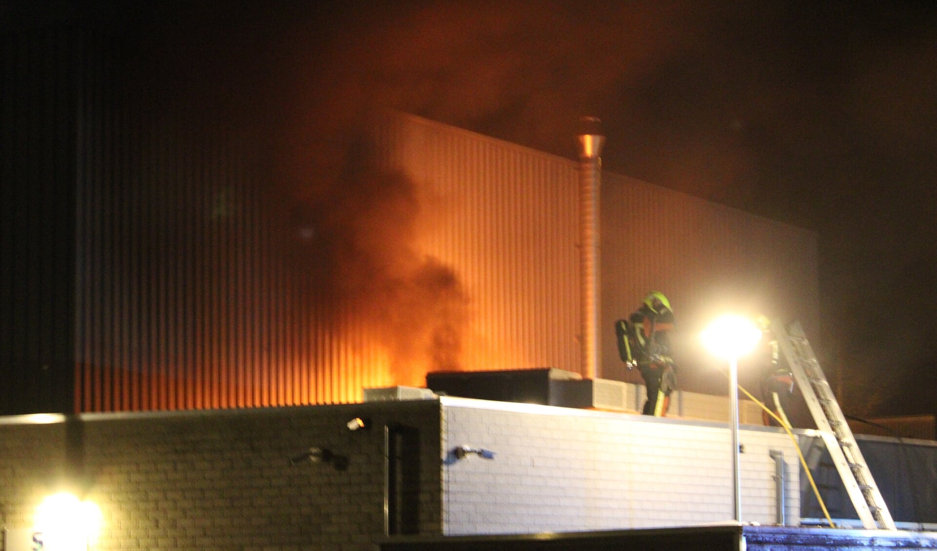 Brand in sporthal de Meerkoet in Reeuwijk.