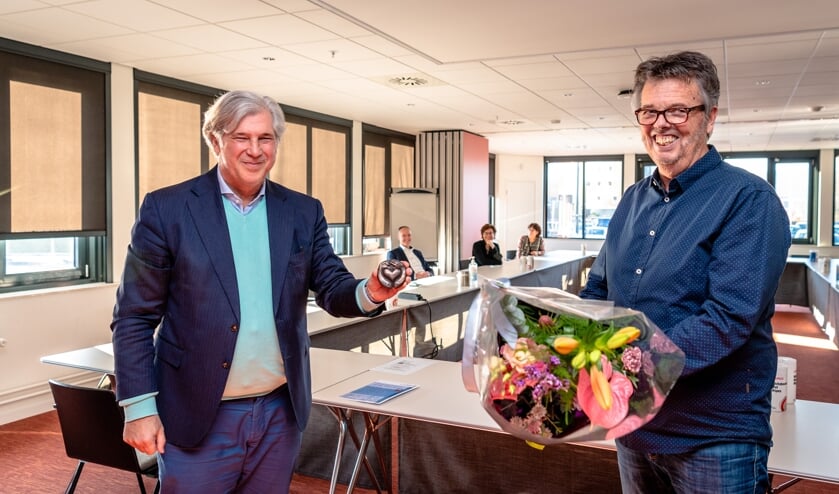 Burgemeester Peter Oskam (links) en Willem Kramer van het CJG.  