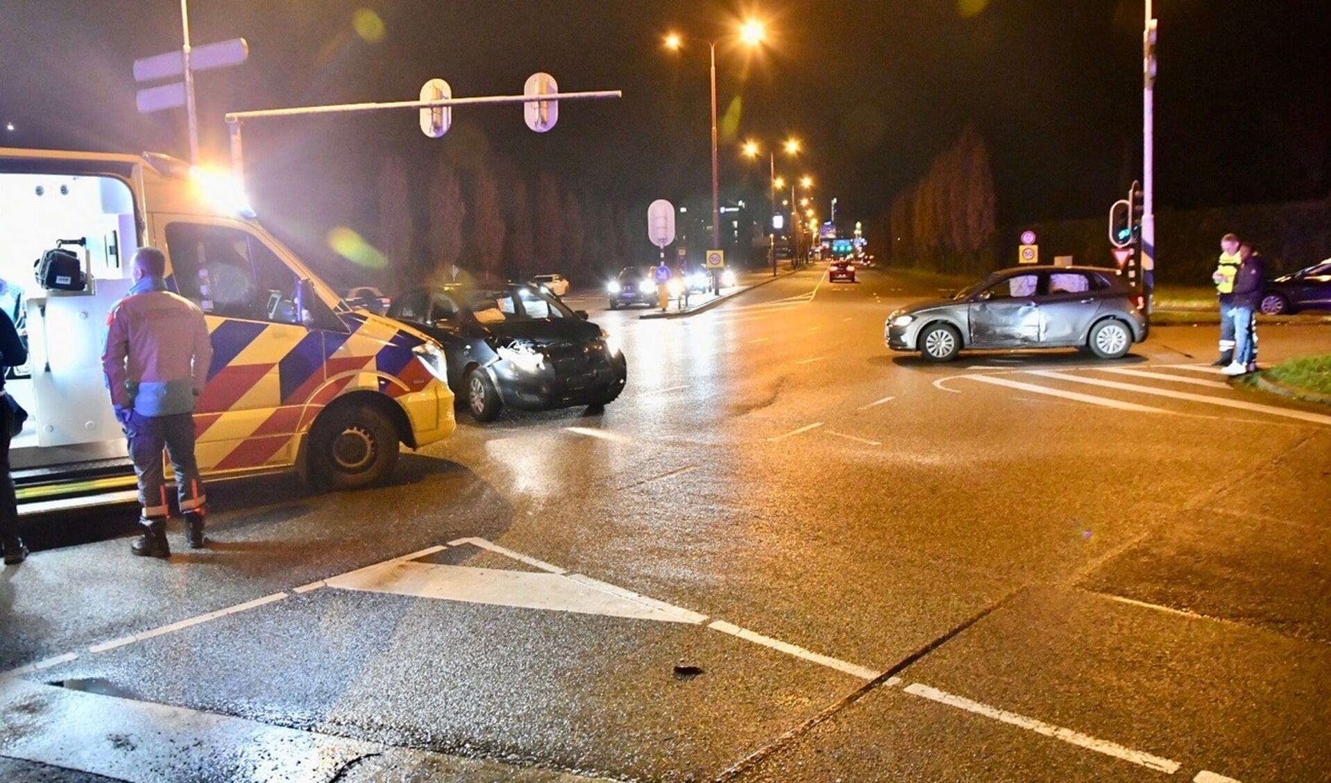 Het ongeluk gebeurde op de kruising met de Wijkerslootweg. 