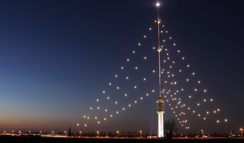 <p>De lampjes op de 367 meter hoge Gerbrandytoren van IJsselstein hebben dit jaar voor de drie&euml;ntwintigste keer gebrand. </p>  
