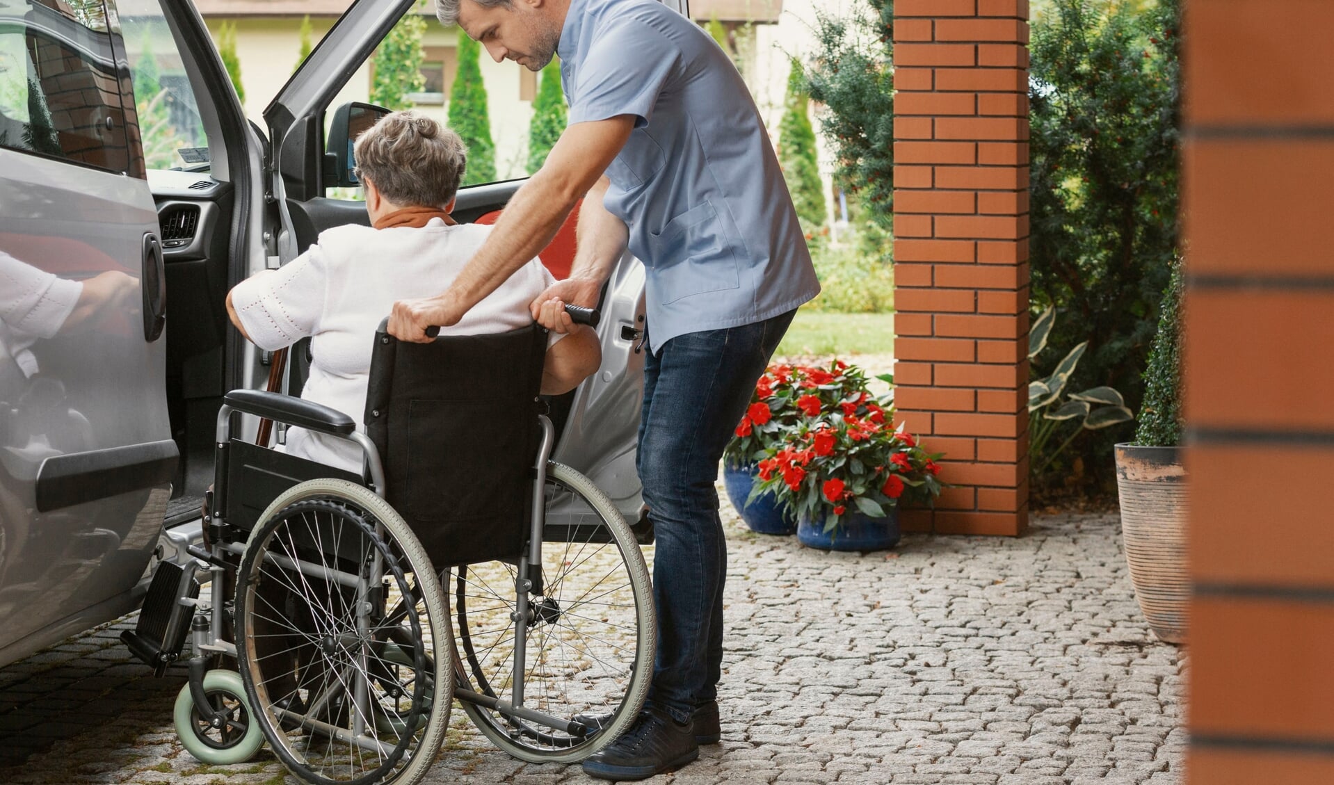 • Vrijwilligers helpen onder andere bij vervoer van en naar het ziekenhuis.