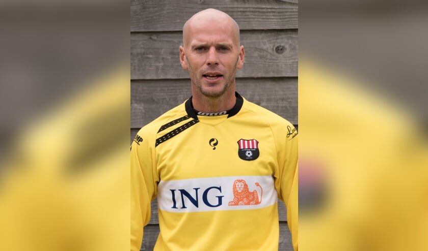 Doelman Raymond Klootwijk plakt er nog een jaar aan vast.
