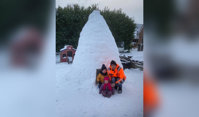 • Iglo van drie meter hoog.