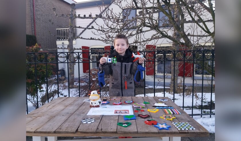 <p>• Micha uit Meerkerk tijdens zijn actie.</p>