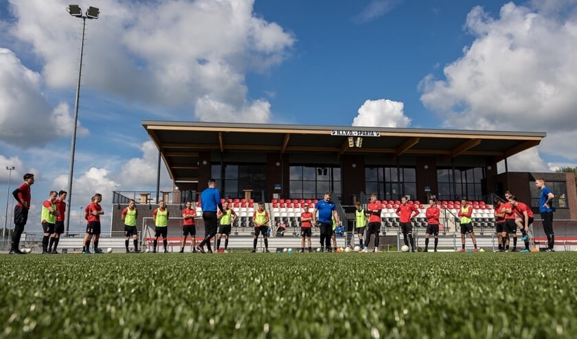 <p>• De selectie van Nivo Sparta blijft volgend seizoen intact.</p>