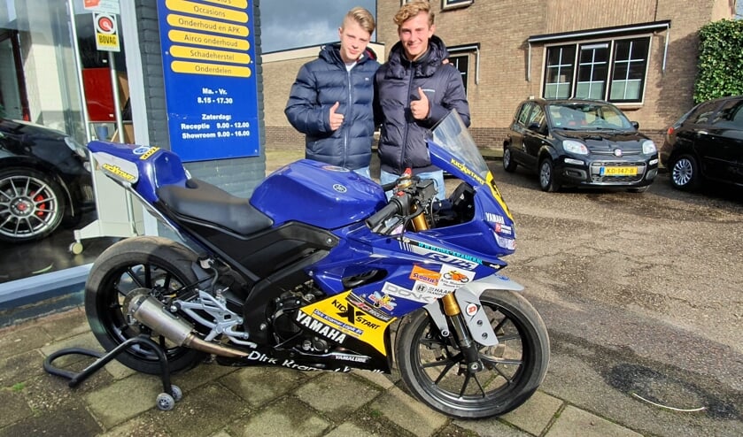 <p>• Ruben (r) en zijn broer Sem.</p>