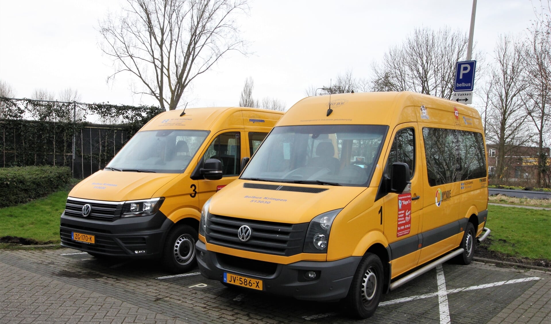 • Twee bussen van Belbus Krimpen.