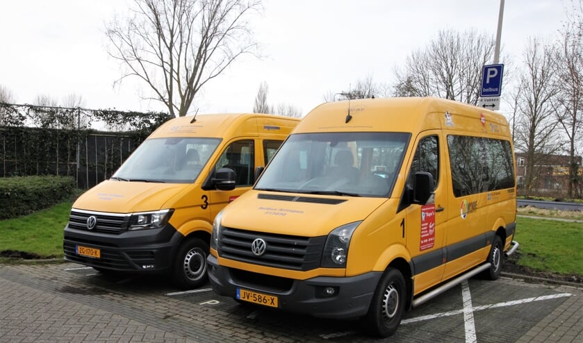 <p>• Twee bussen van Belbus Krimpen.</p>