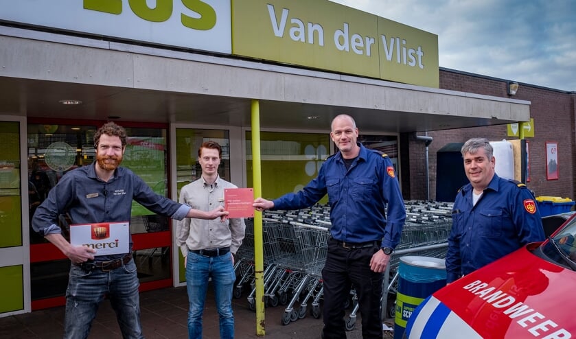 <p>• De overhandiging van het bordje.</p>