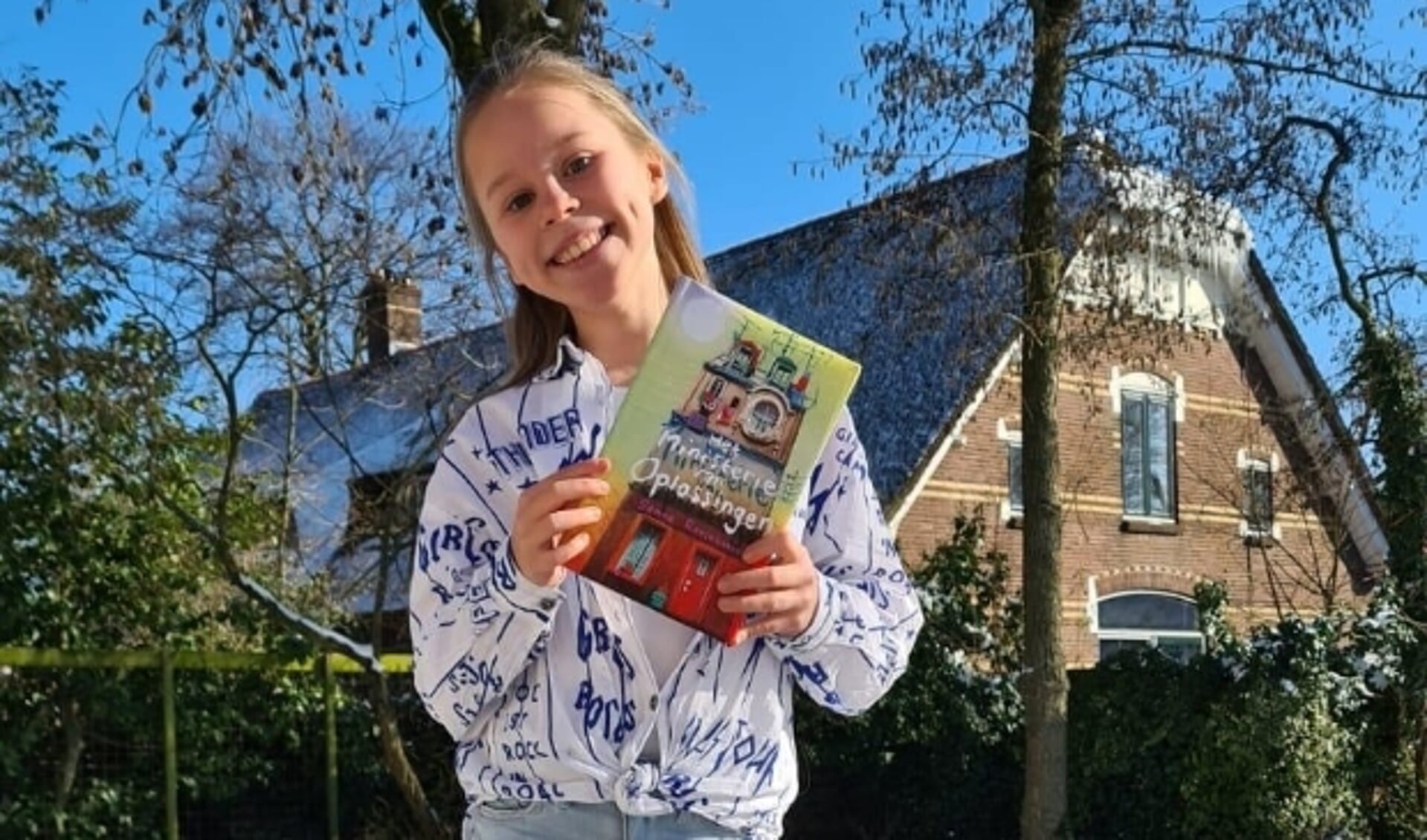 Tess Schuijl van basisschool De Minstreel werd samen met Finn van der Graaf winnaar van de IJsselsteinse Voorleeswedstrijd. Ingezonden foto  