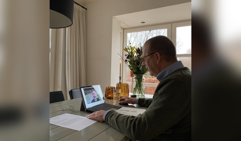 Burgemeester Segers in gesprek met Richard Schenkeveld