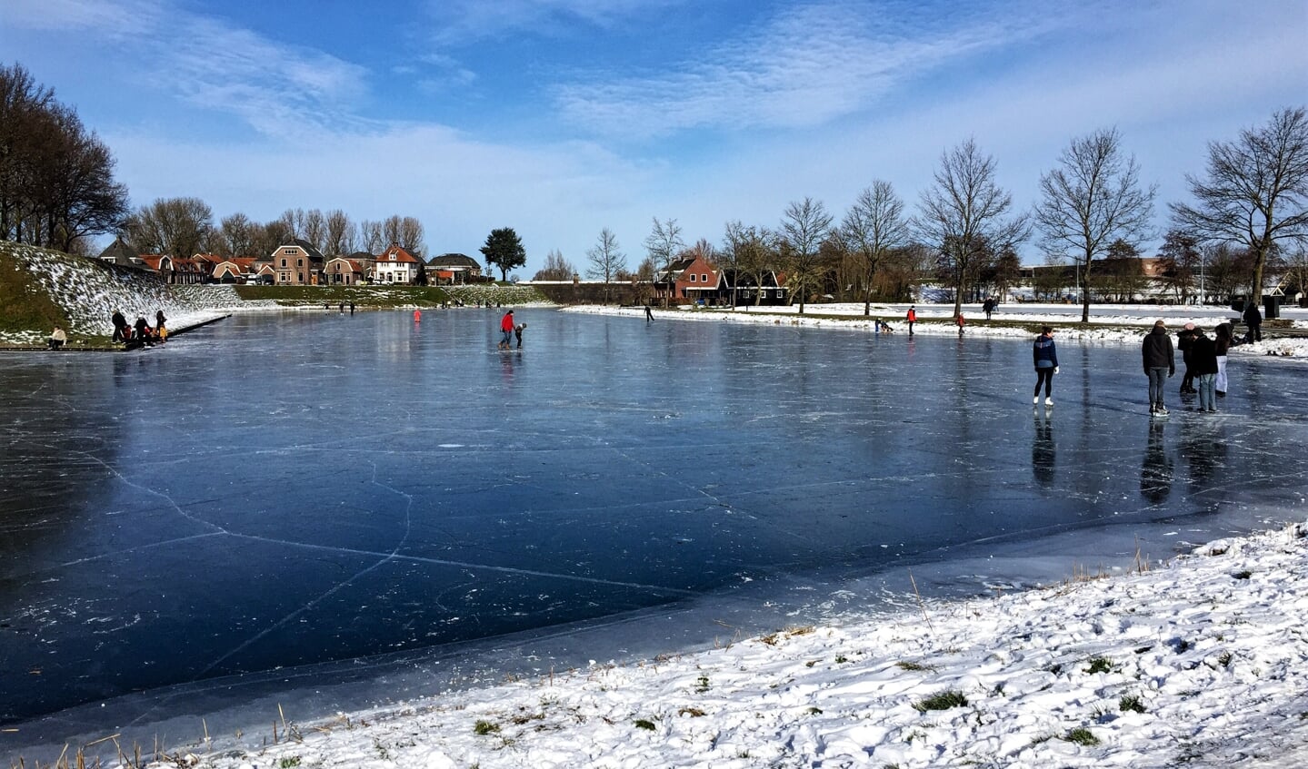 • Schaatsen op de Nieuwpoortse grachten.