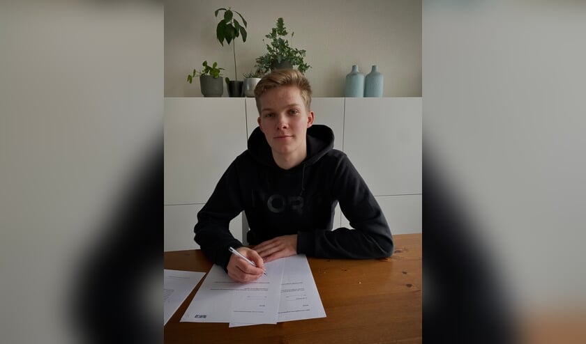 <p>• Stijn van de Bunt tekent bij TalentNED. </p>