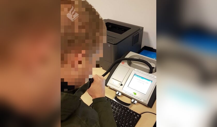 • Bij de blaastest liepen alle drie de bestuurders tegen de lamp.