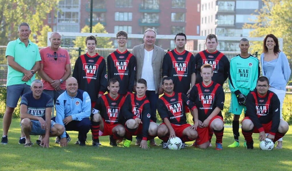 • Het G-team van vv Papendrecht voor de eerste wedstrijd.